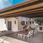 Trullo Radici Antiche تْشيستيرنِنو